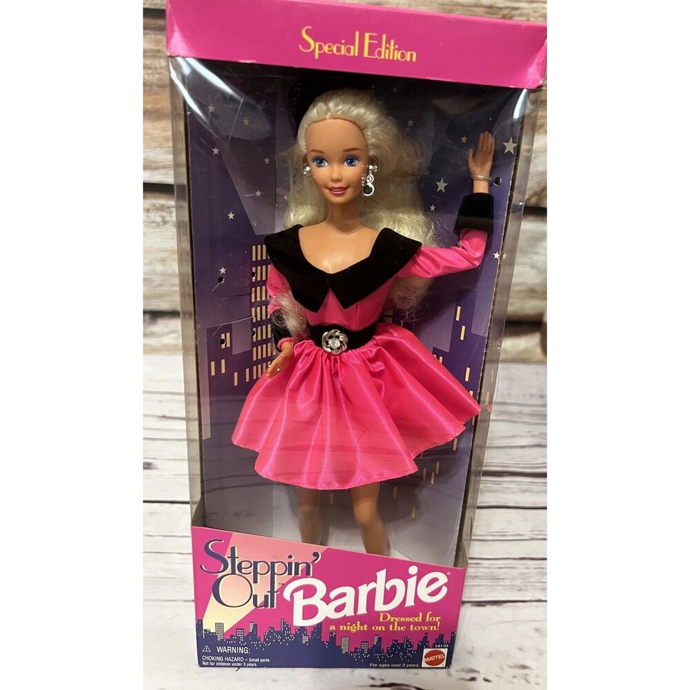 Barbie STEPPIN' OUT Target  Blonde 1995 NRFB Mattel
